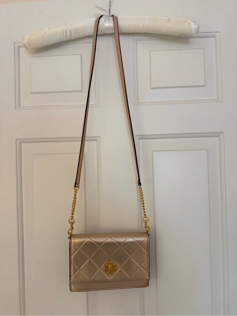 Tory Burch Metallic Quilted Crossbody in Gold
